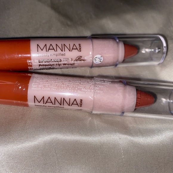 Lot of 2 MANNA KADAR LIPLOCKED Priming Lip Wand Amour 0.05oz/1.5g - Picture 2 of 6